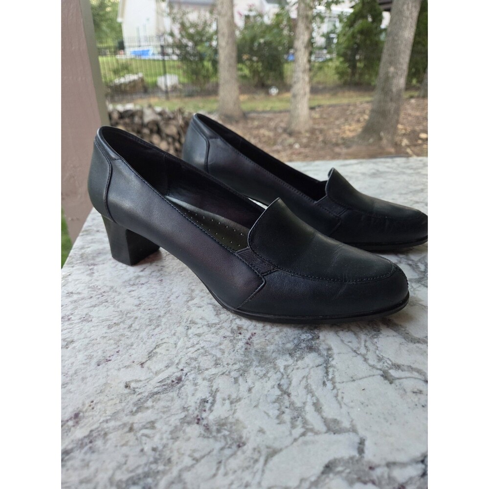 ST. JOHNS BAY Black Leather 9.5M Block Heel Loafers Vintage Round Toe 90s Preppy